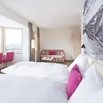 Randolins Hotel